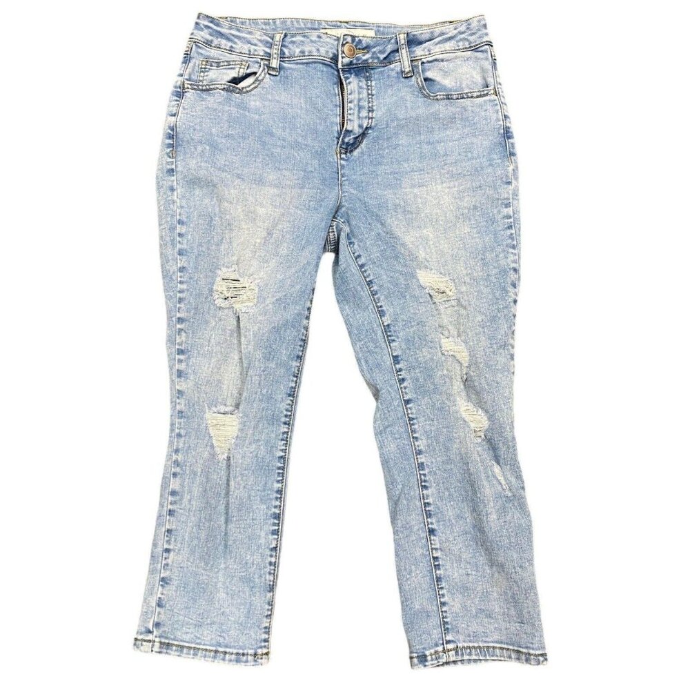 Cato Womens 8 Premium Blue Denim Capri Pants Distressed Light Wash Cropped
